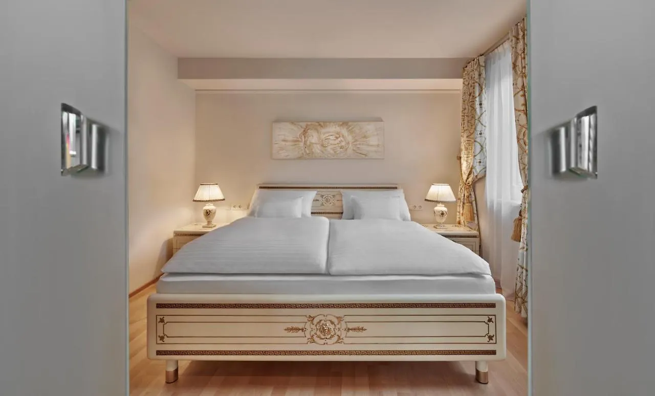 Hotel Schwarzer Adler Innsbruck 4*,  Austria
