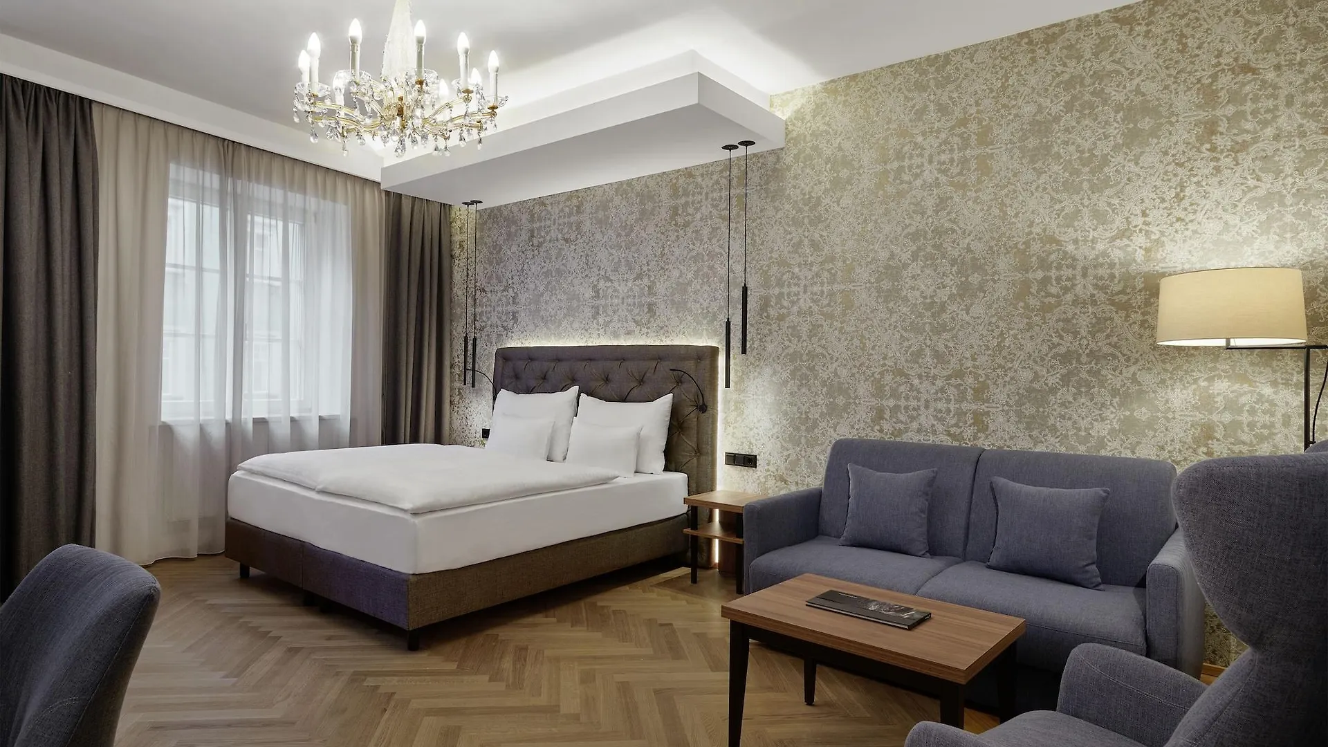 Hotel Schwarzer Adler Innsbruck 4*,