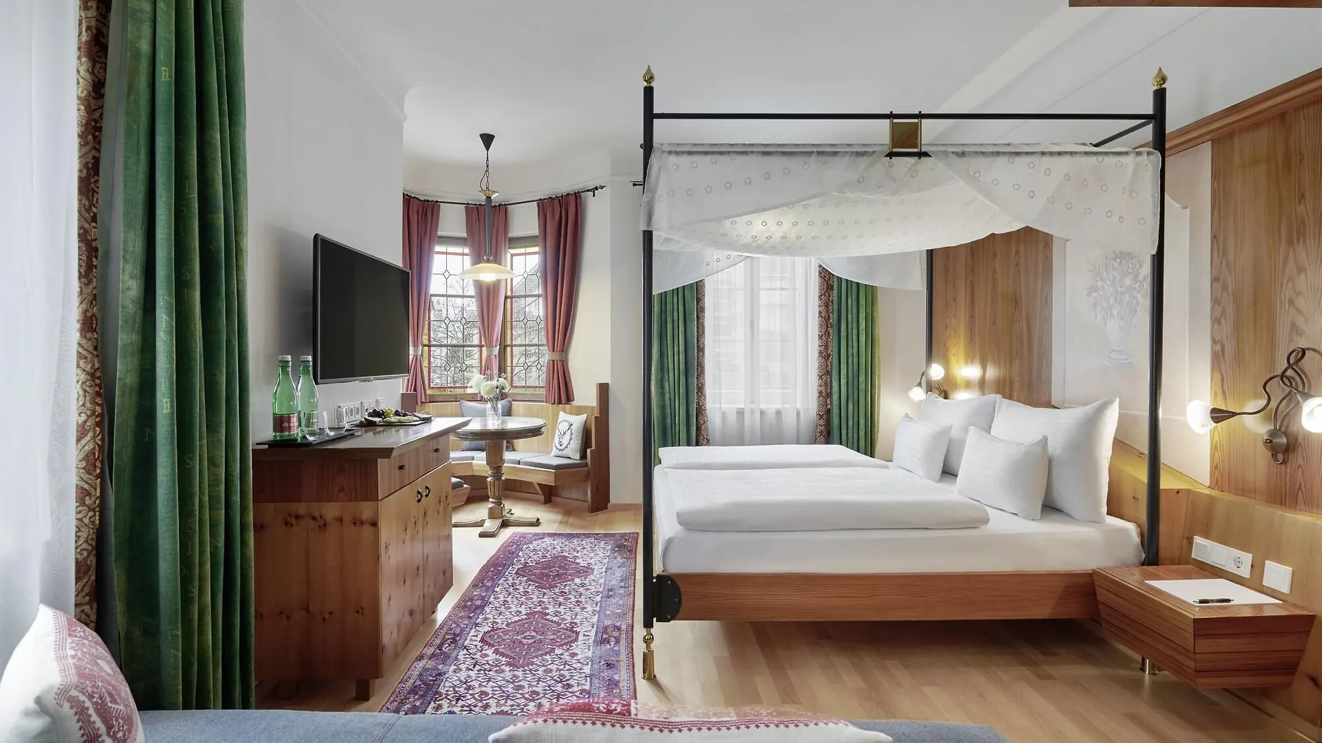 Hotel Schwarzer Adler Innsbruck 4*,