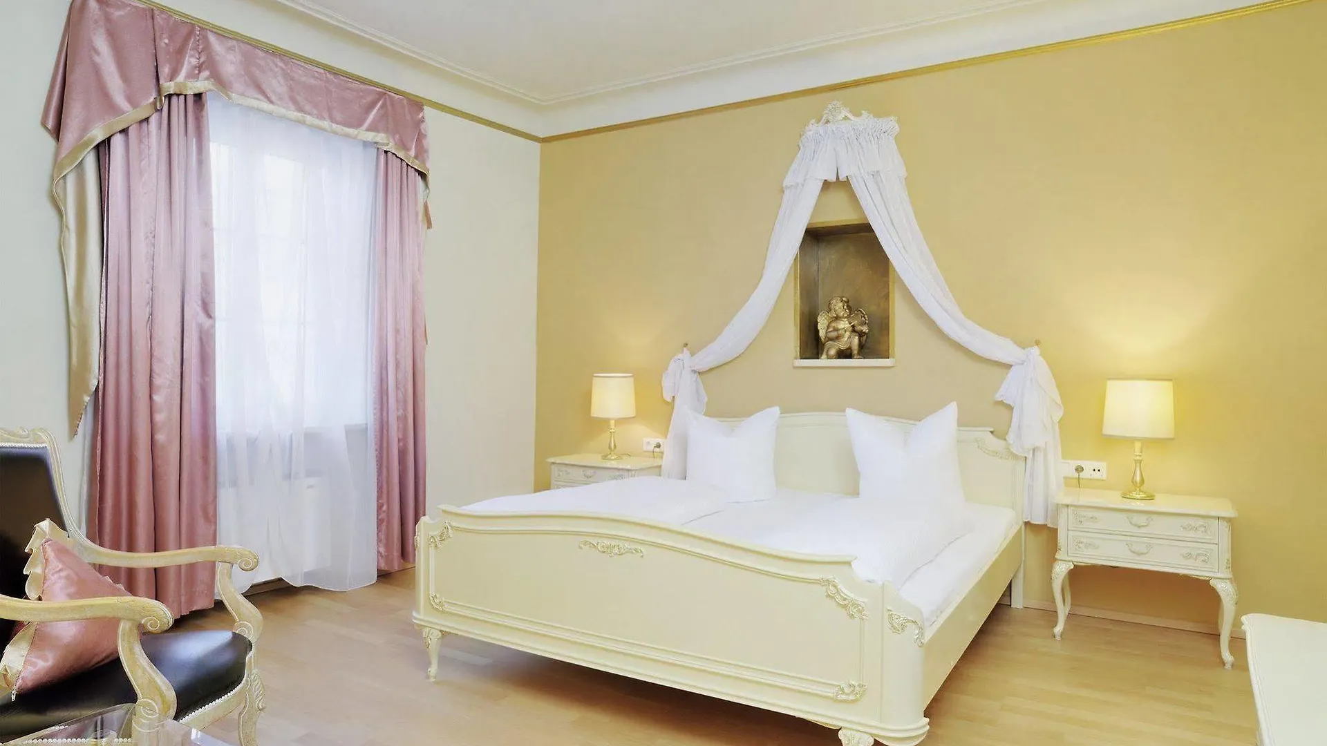 Hotel Schwarzer Adler Innsbruck 4*,