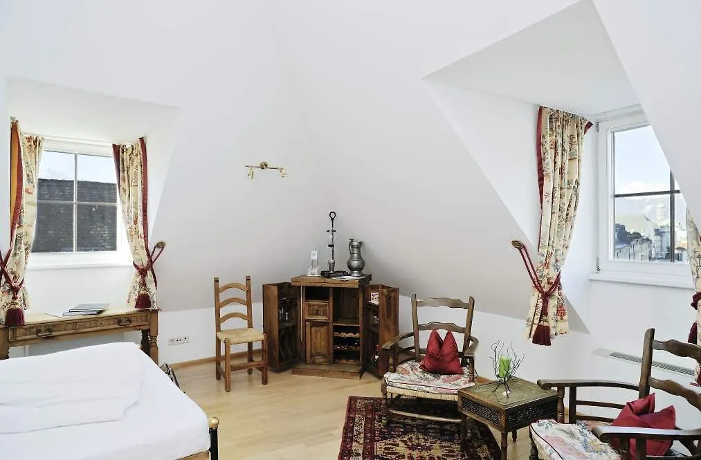 Hotel Schwarzer Adler Innsbruck 4*,  Áustria
